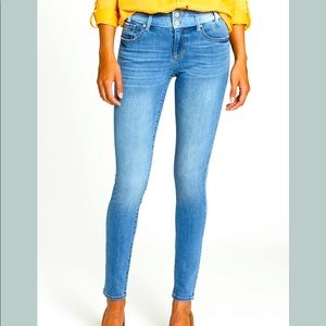 “Well she was an American girl” 🇺🇸 Tom Petty